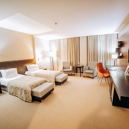 Point Hotel Baky Esterno foto