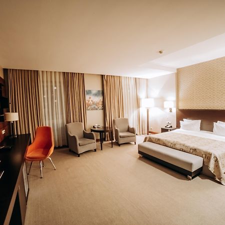 Point Hotel Baky Esterno foto
