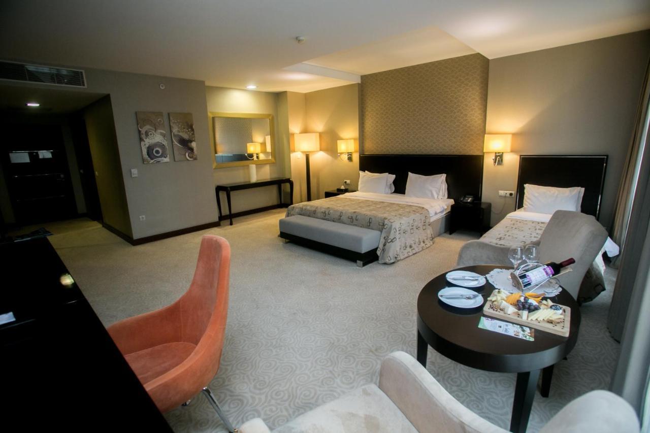 Point Hotel Baky Esterno foto