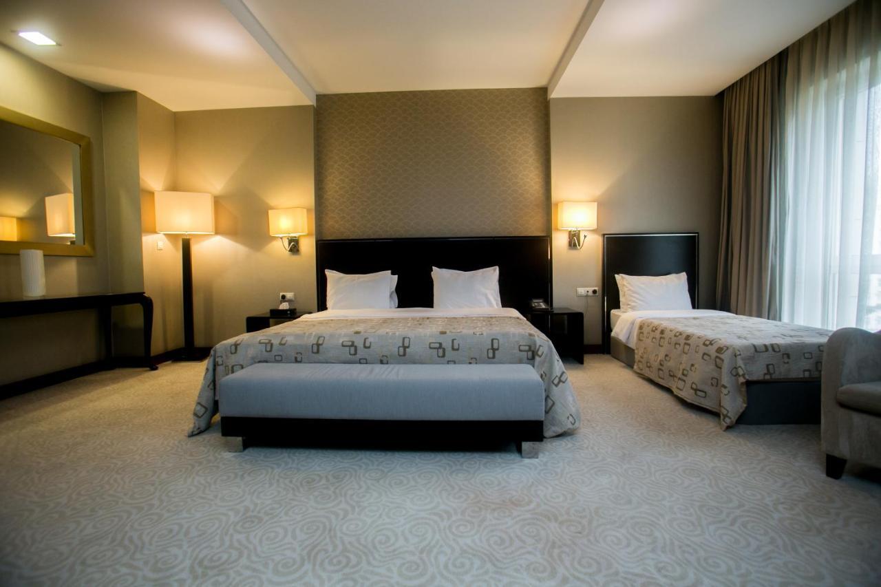 Point Hotel Baky Esterno foto