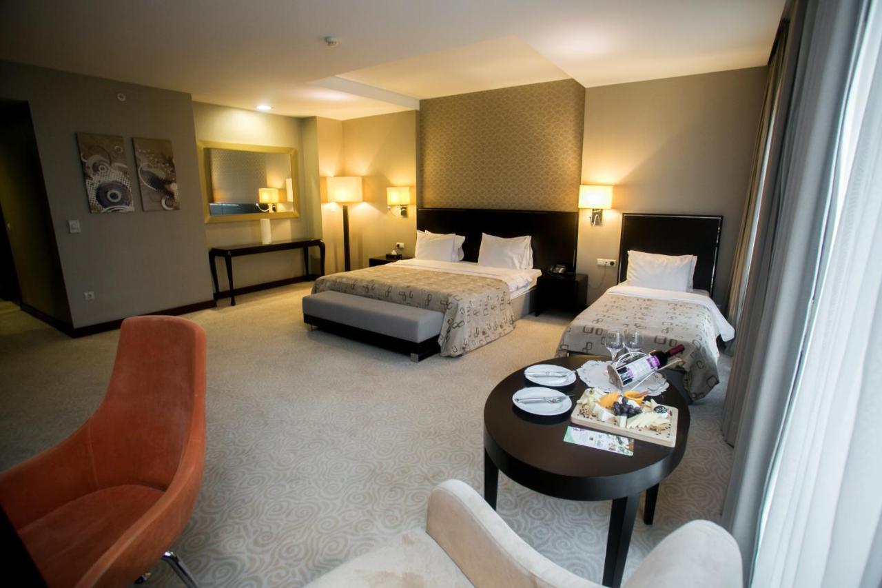 Point Hotel Baky Esterno foto