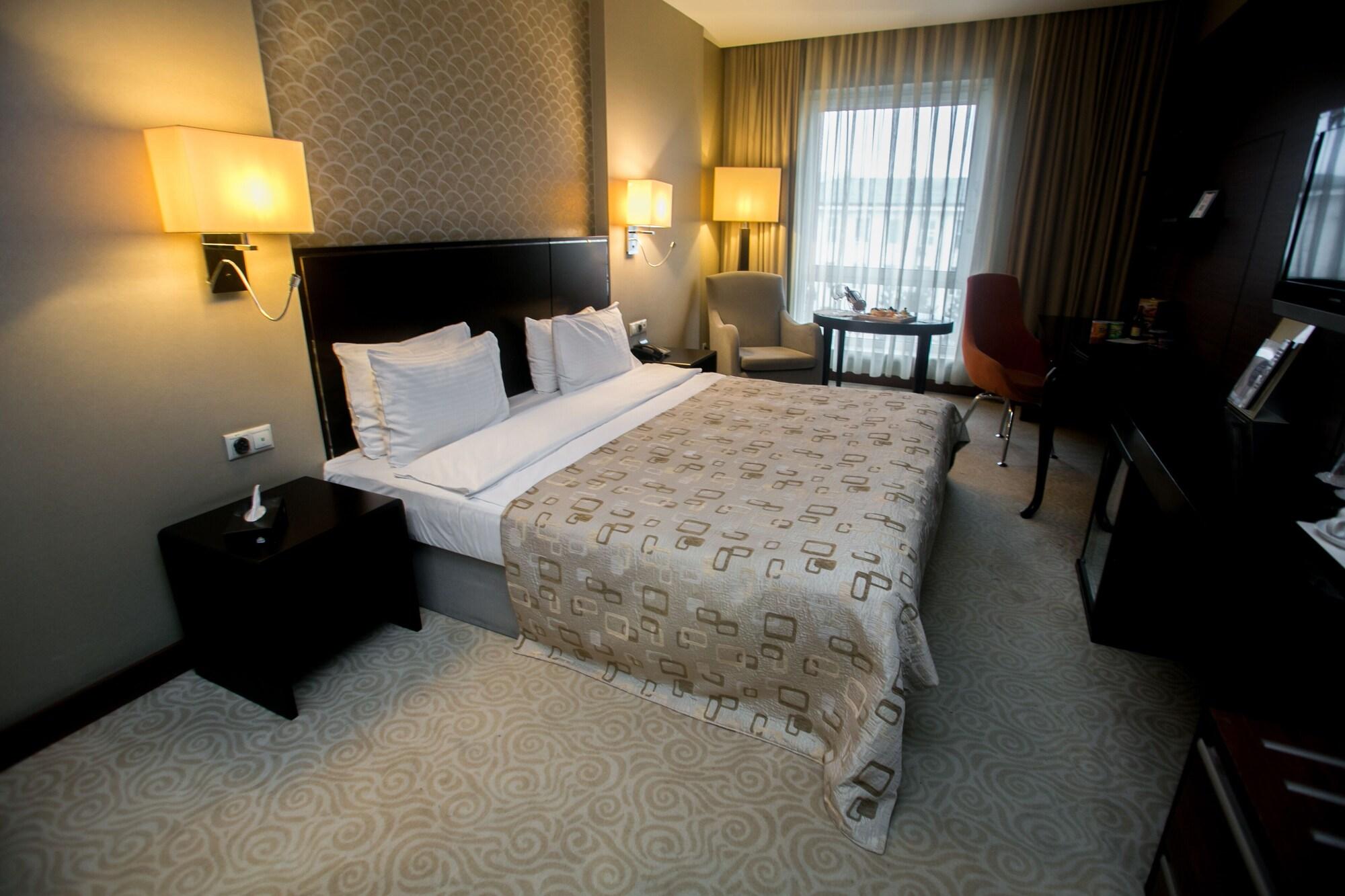 Point Hotel Baky Esterno foto