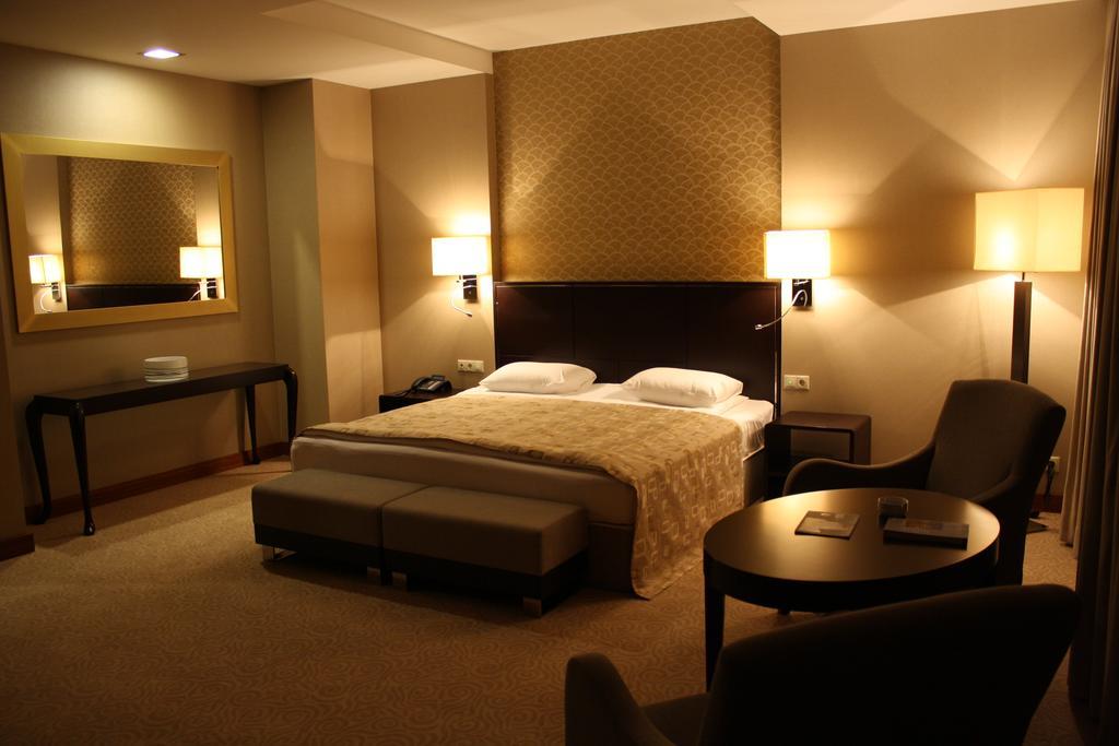 Point Hotel Baky Esterno foto