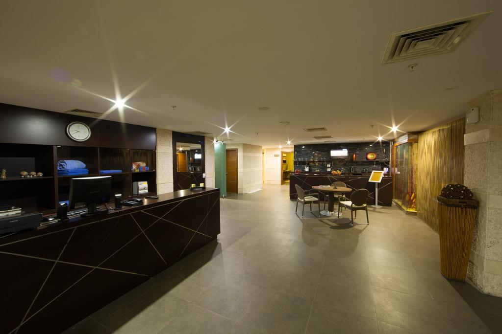 Point Hotel Baky Esterno foto