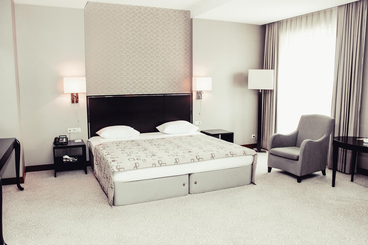 Point Hotel Baky Esterno foto