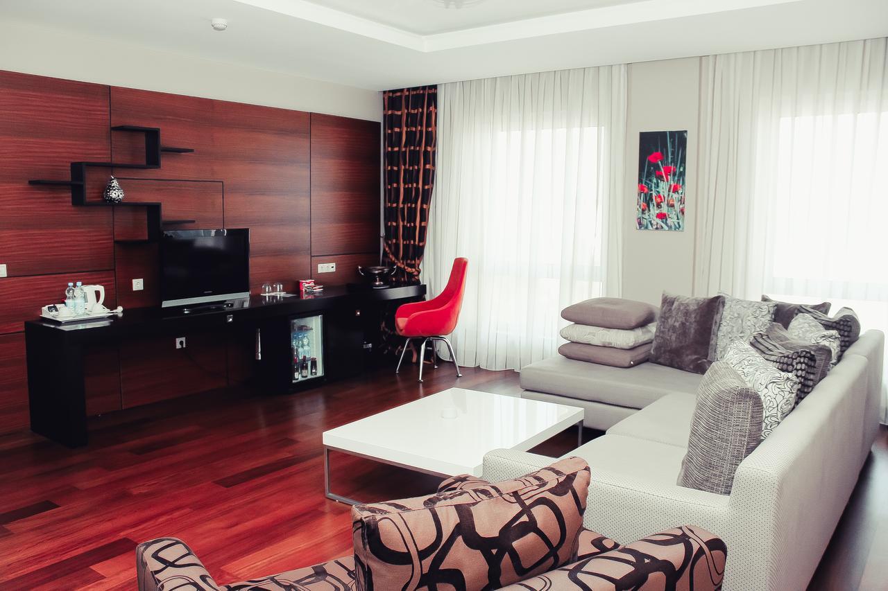 Point Hotel Baky Esterno foto
