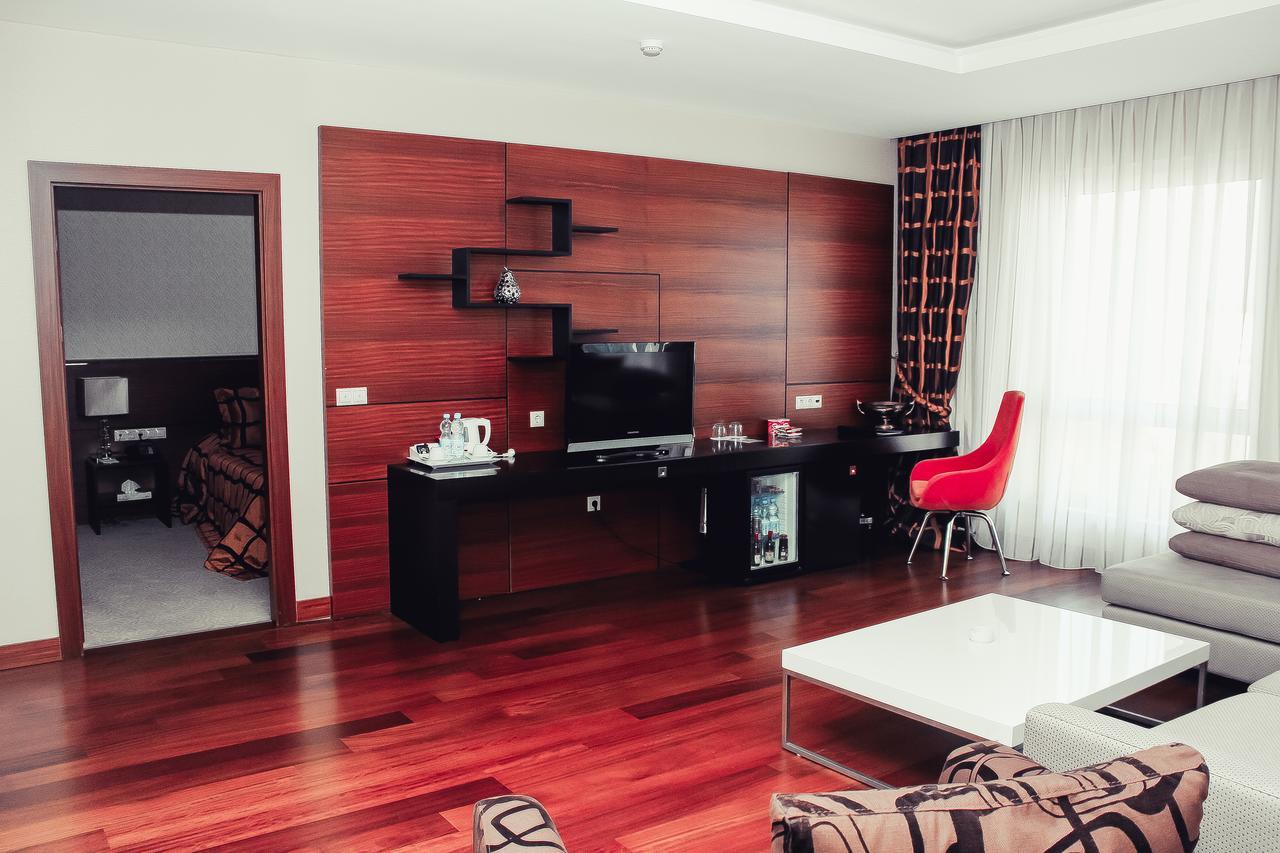 Point Hotel Baky Esterno foto
