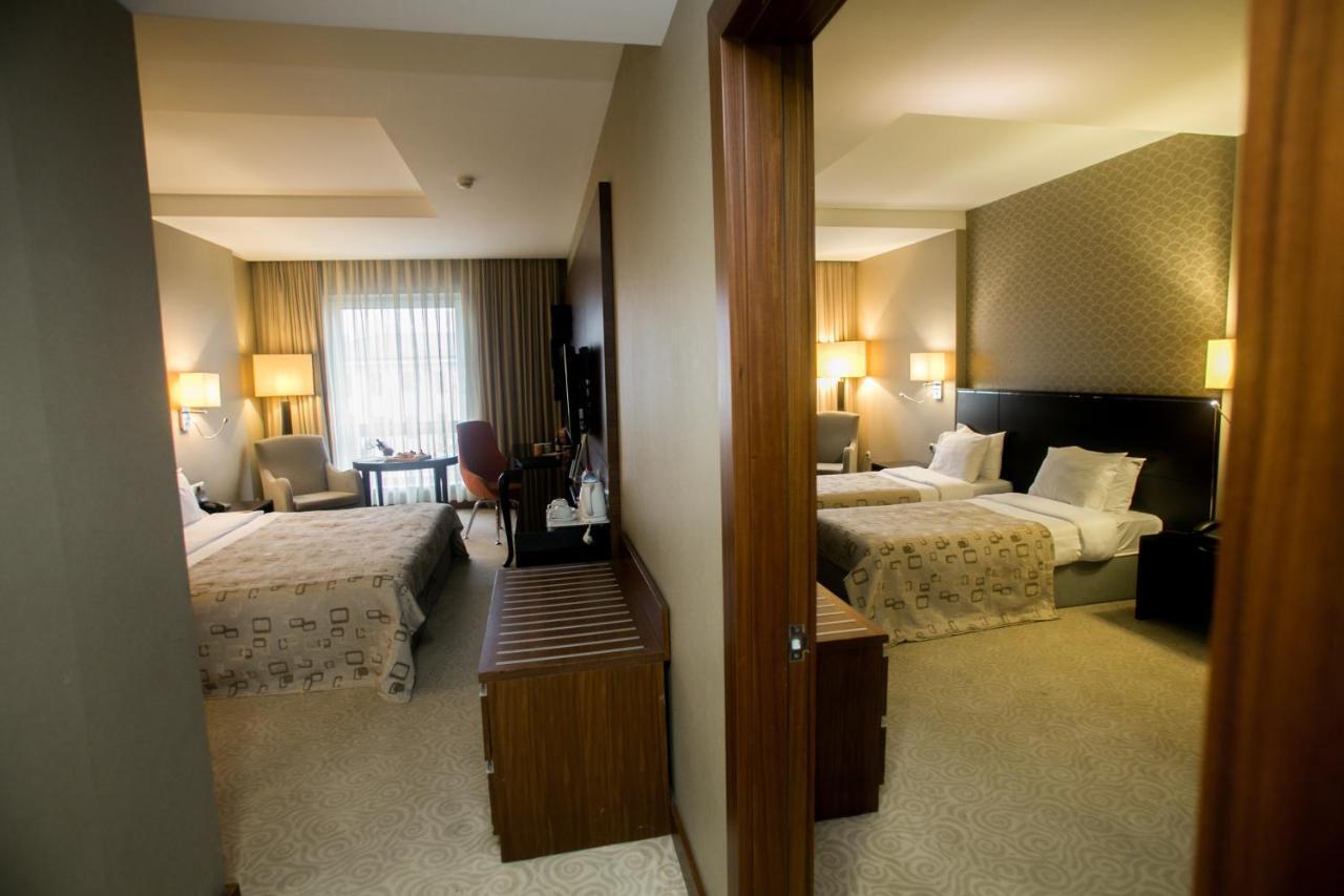 Point Hotel Baky Esterno foto
